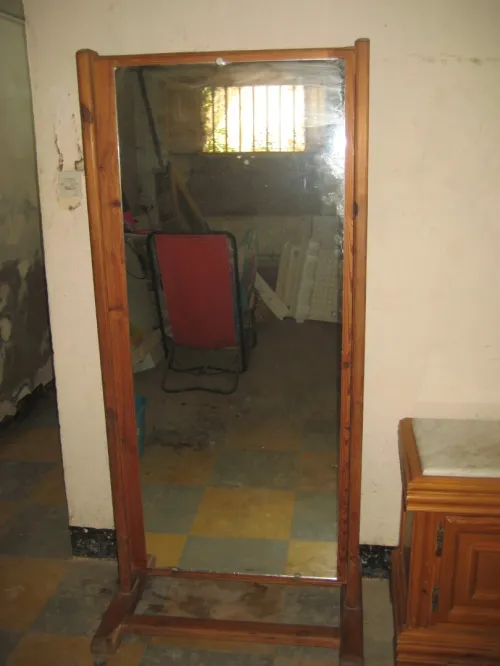 Miroir roulant et tables de nuit 