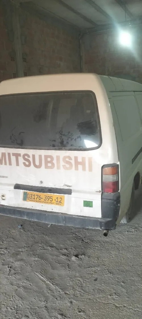 Mitsubishi L300 1995 تجارية
