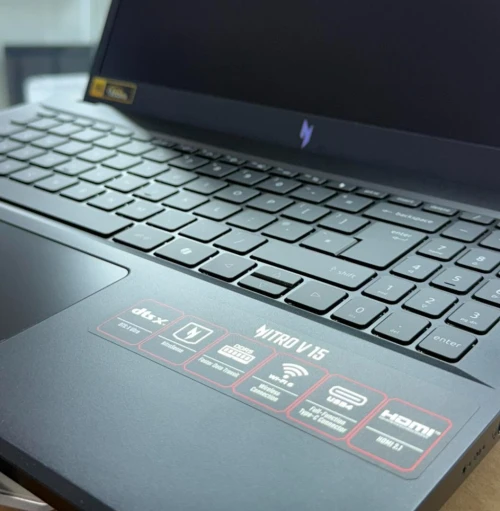 Laptop Gaming ACER NITRO V 5 / AMD RYZEN 5 7535HS / RTX2050