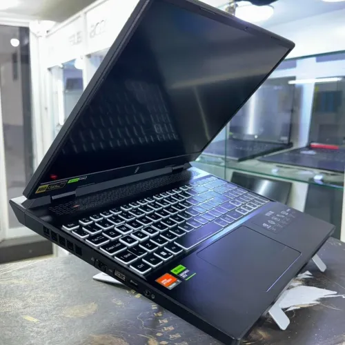 Laptop Gaming ACER NITRO 16 ( 2023 )  RYZEN 7 Série 7840HS / RTX 4060 8GB / 1TB SSD 