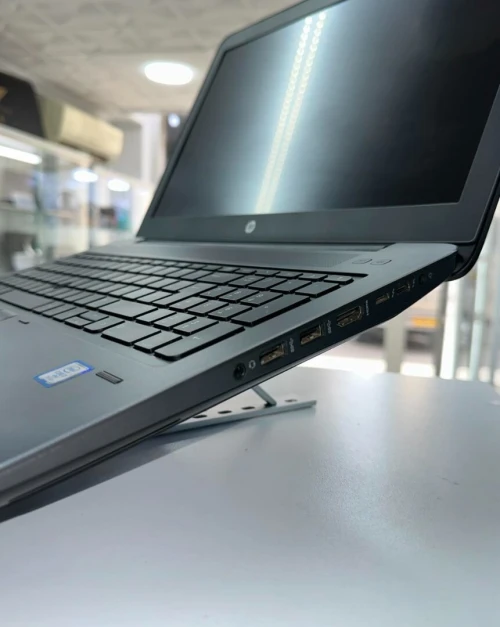 PC WORKSTATION Mobile HP ZBOOK 15 G4 / I7-7850 HQ/ 16GB RAM / QUADROO M1100 ( 4GB )