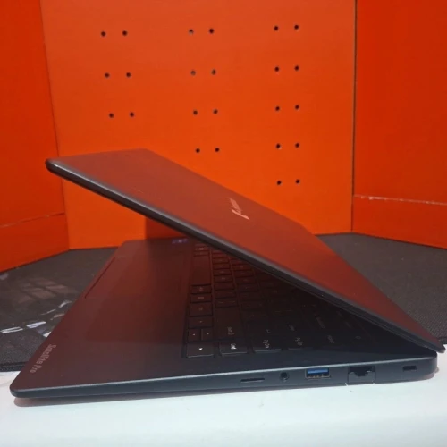 Laptop Toshiba Dynabook C40