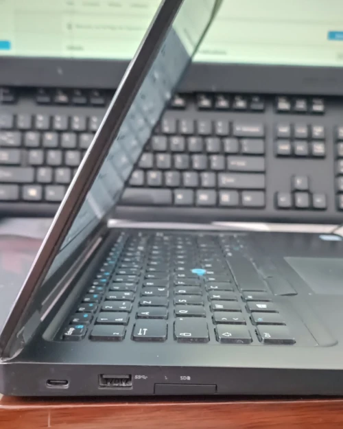 Pc Portable Dell Latitude 5490 i7-8eme 8GB 256GB Nvme 14" FHD