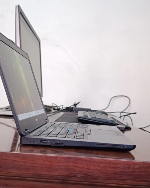 PC Portable Dell Latitude 5480 i7-7ème/ 8GB/ 256GB Nvme/ 14" Clavier Qwerty Lumineux