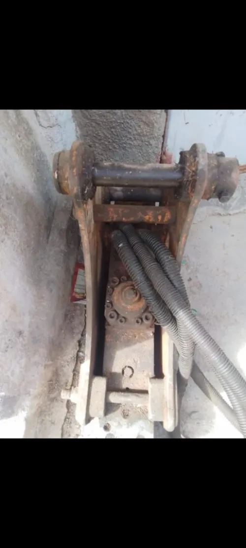 BRISE ROCHE MARQUE  DNA TYPE 60V JCB CHARGEUSE 2014