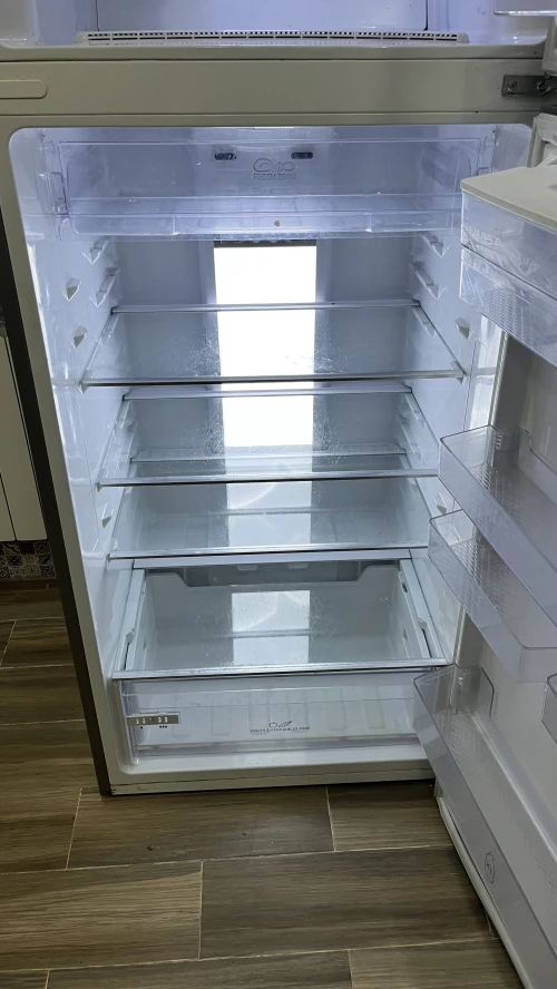 Réfrigérateur Brandt 630L digitale avec fontaine