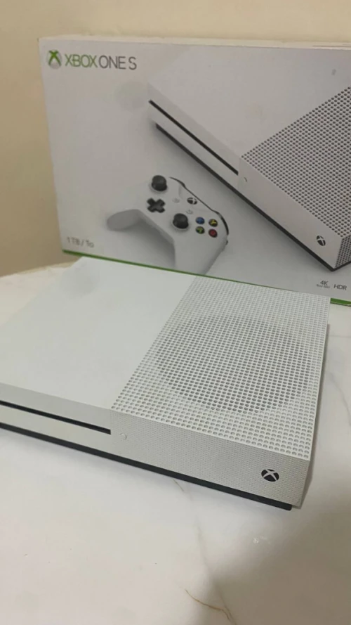 XBOX ONE S 1to ETAT 10/10 AVENDRE