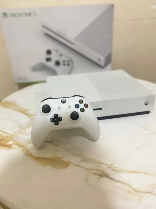 XBOX ONE S 1to ETAT 10/10 AVENDRE
