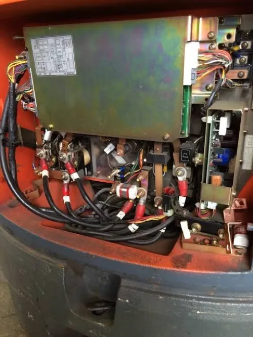 maintenance et reptation tout type de chariot élévateur clark forklift