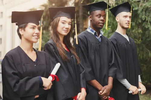 دعم في الأطروحات والرسائل الجامعية (القانون والعلوم السياسية)