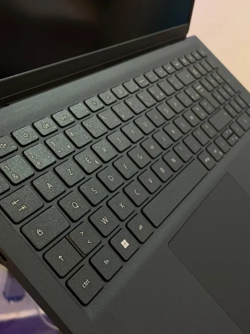 DELL Vostro 15 neuf sous emballage i3 13eme Generation Ram 8Gb Stockage 512Gb