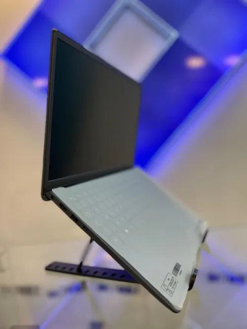 DELL Vostro 15 neuf sous emballage i3 13eme Generation Ram 8Gb Stockage 512Gb