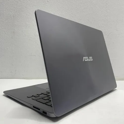  Asus ZenBook 14 i7 8eme Generation Ram 8 Gb Stockage 256 Gb
