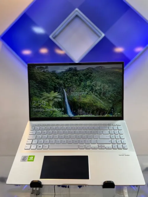 Workstation ASUS VivoBook 15 Inch i7 10eme Generation Ram 16 Gb Stockage 1 Tb Nvidia Mx 250 2 Gb
