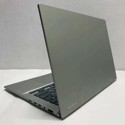 Asus ZenBook 14 i7 12eme Generation Serie P Ram 16 Gb Stockage 512 Gb 2,8K Oled