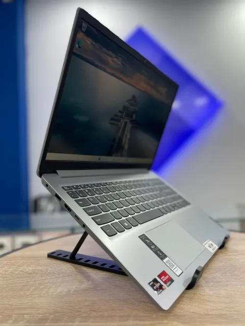 Lenovo IdeaPad Ryzen 5 Serie 7000 Ram 16 Gb Stockage 512 Gb Neuf