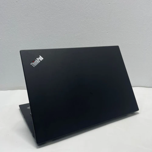 Lenovo thinkpad P14s work i7 11eme generation Ram 32Gb Stockage 256GB NVIDIA T500 4GB