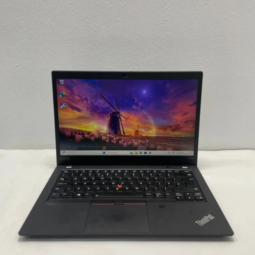 Lenovo thinkpad P14s work i7 11eme generation Ram 32Gb Stockage 256GB NVIDIA T500 4GB