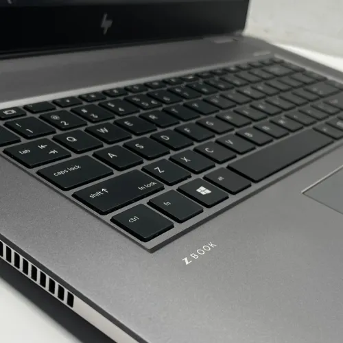 WorkStation HP ZBook Studio 15 inch G5 i7 10eme Generation Serie H Ram 32Gb Stockage 512 Gb Nvidia P1000 4 Gb