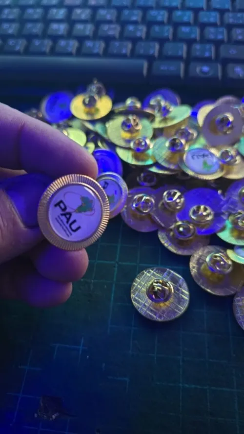 Pins et macaron personnalisé