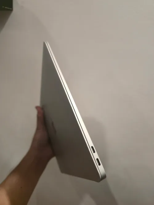 MacBook Air 2020 i3 8/256