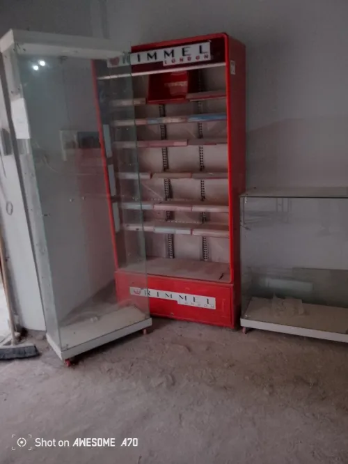 vitrines et présentoirs et caisse فيترينات و بريزونتوار وكاس