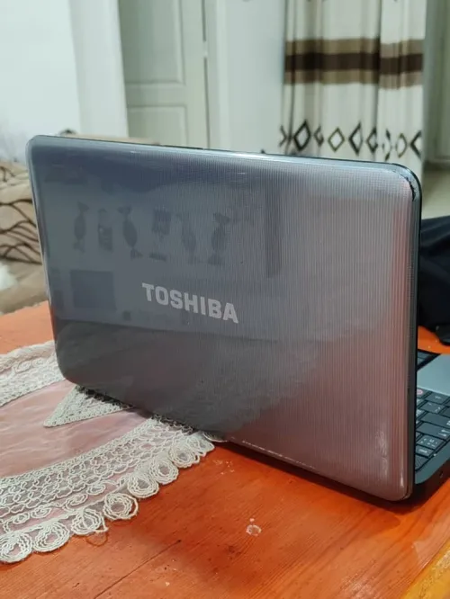 **للبيع لابتوب Toshiba نظيف**