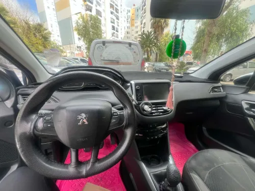 Peugeot 208 2015 Allure