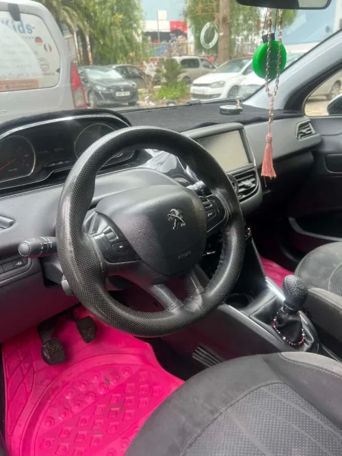 Peugeot 208 2015 Allure