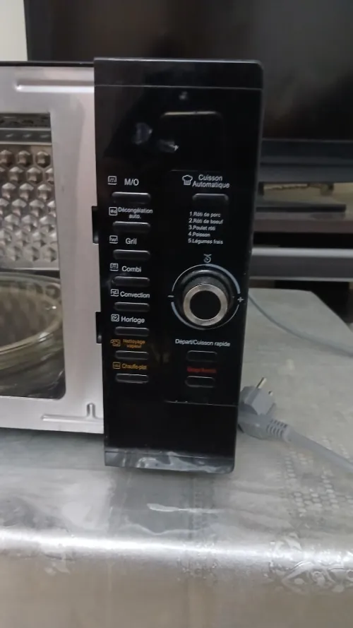 Four micro-ondes grilles 
