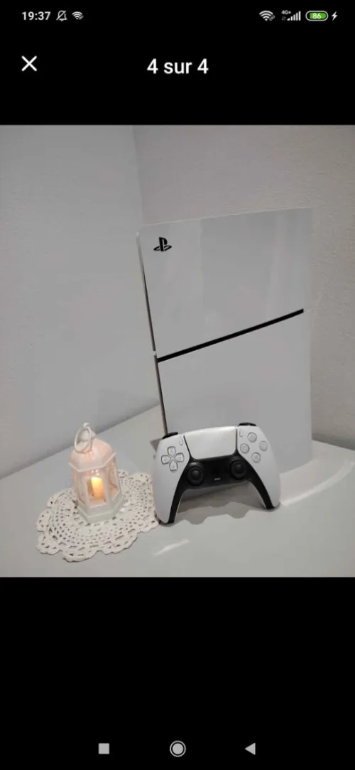 Ps5 slim standard avec manette original + des jeux degital