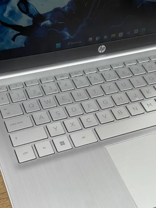 HP 4G LTE  SnapDragon 7c Gen 2/8 Go DDR4  128 GB SSD