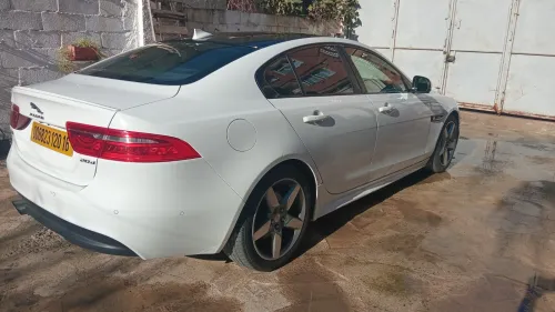Jaguar XE 2020 La tot
