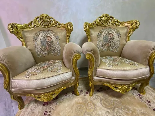 Salon égyptien très bien entretenu 