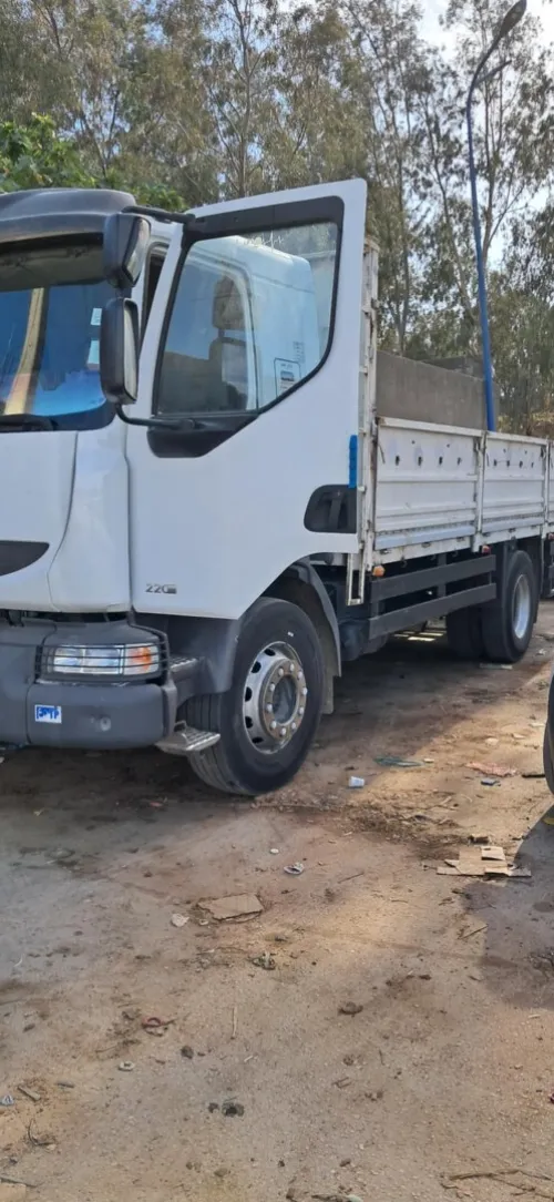 Transport marchandises Renault 10T camion Renault 10 T plateau 