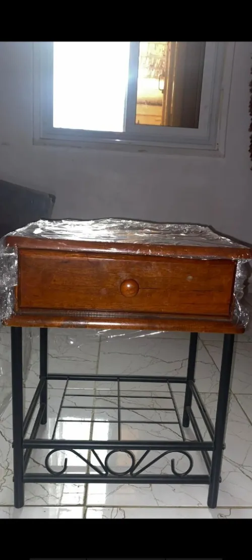 A vendre lit superposé avec table de nuit