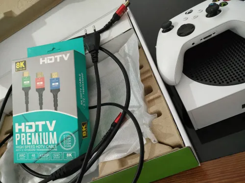 Xbox series s 512g avec 2 manette etat 10/10 (aout 2021) avec la boite