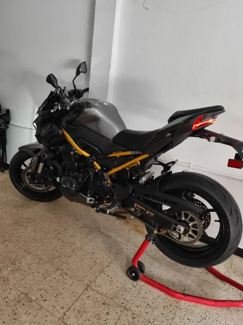 Kawasaki Z900 gold 2026