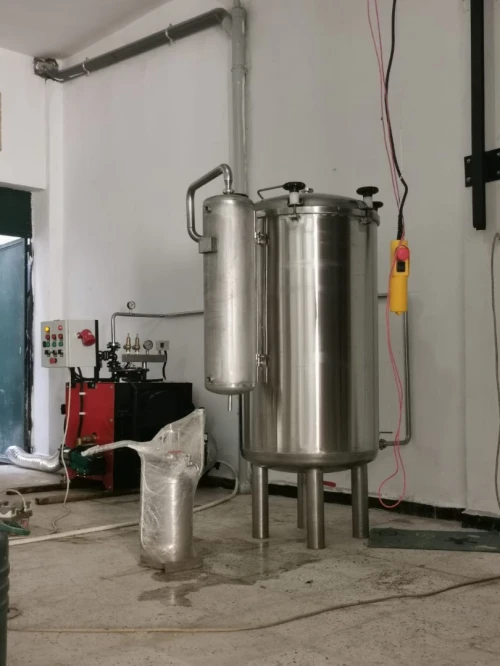 Alambic distillateur pour les huiles essentielles أجهزة تقطير الزيوت الأساسية 