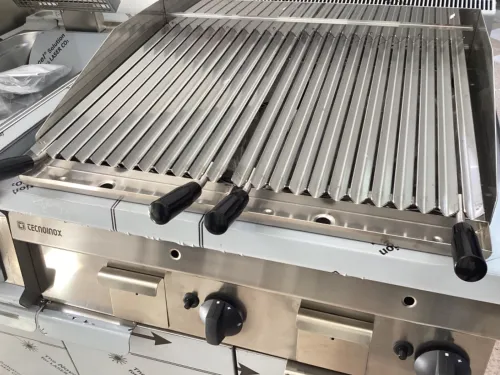 Grill à gaz avec pierre volcanique marque Tecnoinox d origine italie