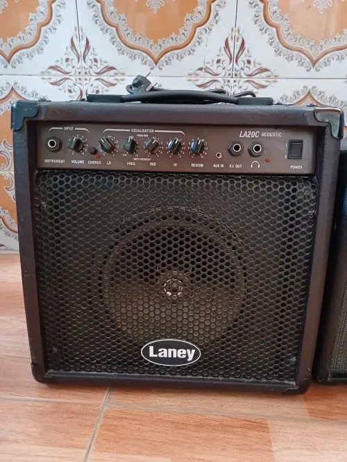 Ampli pour guitare, mandole ou instruments acoustiques 