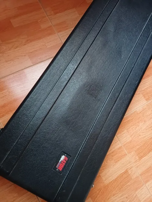 Guitare basse Music Man stingray 4 2EQ 1995