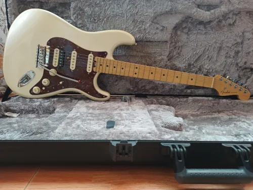 Guitare électrique fender stratocaster american elite
