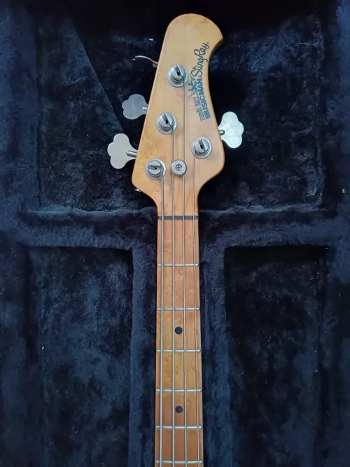 Guitare basse Music Man stingray 4 2EQ 1995