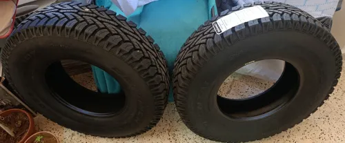 2 Pneus Continental 235/85R 16C