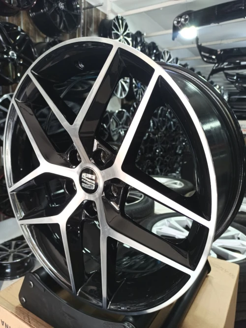 J'ente en alliage Seat Leon beats par 18