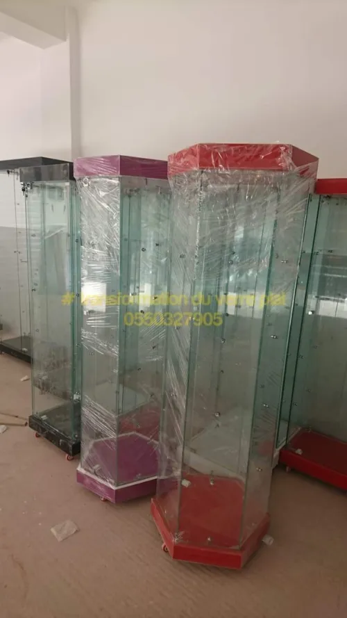 Vitrine et présentoir d'exposition en verre 