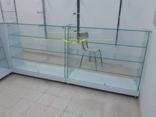 Vitrine et présentoir d'exposition en verre 