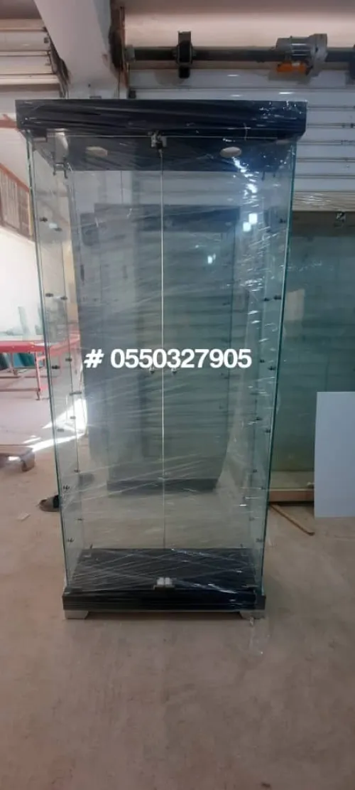 Vitrine et présentoir d'exposition en verre 