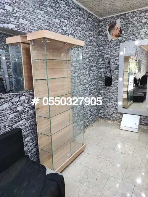 Armoire et comptoir d'exposition en verre 